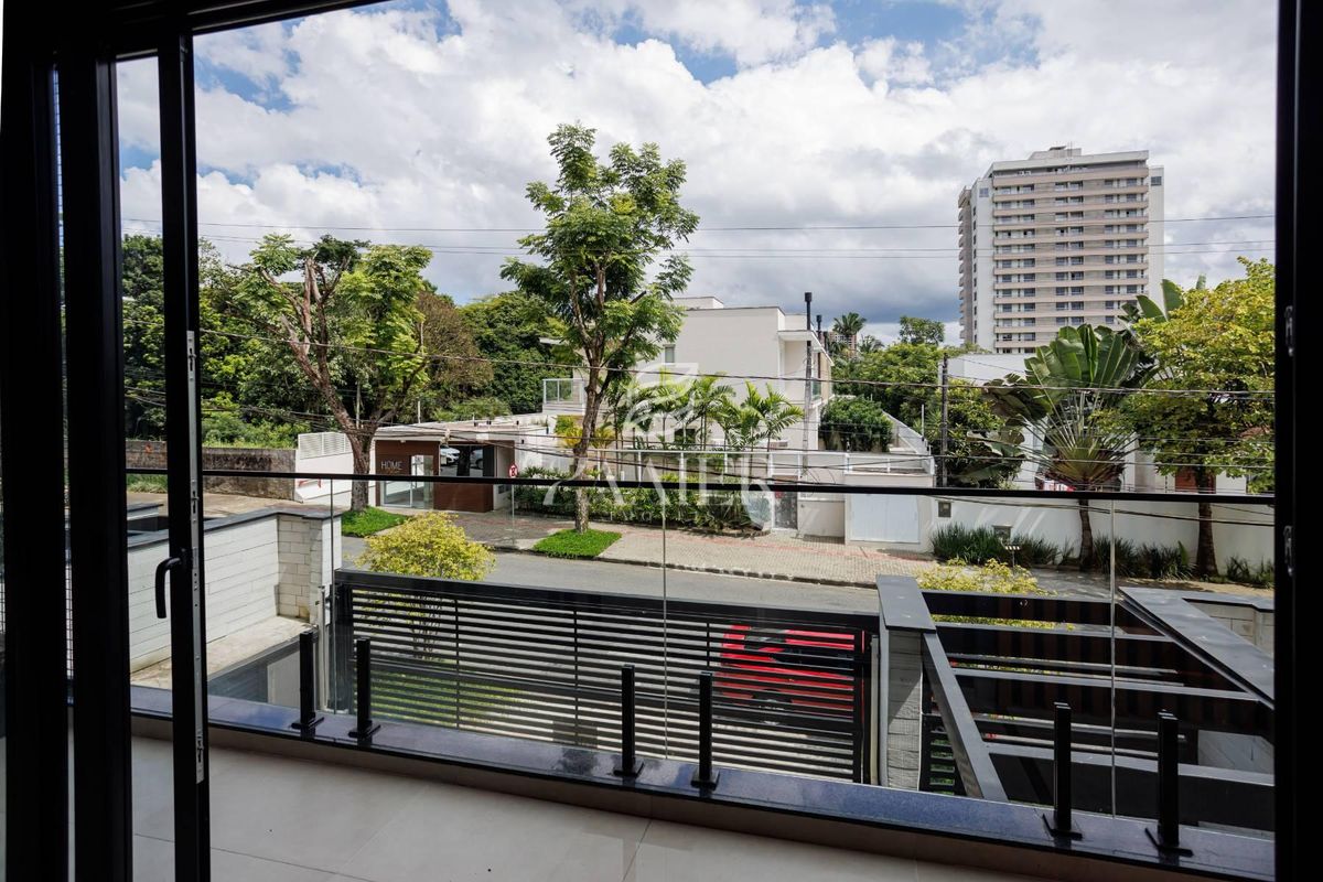 Sobrado com 3 quartos, América - Joinville