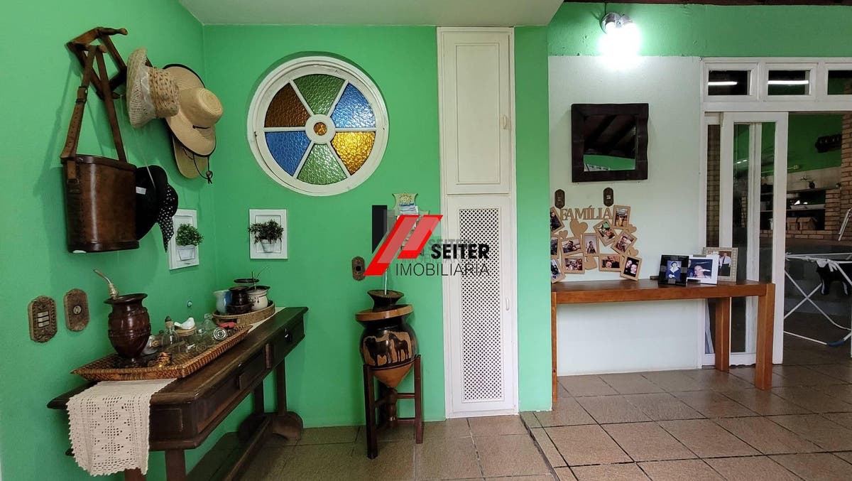 Casa com 4 quatro quartos para locação trindade florianópolis