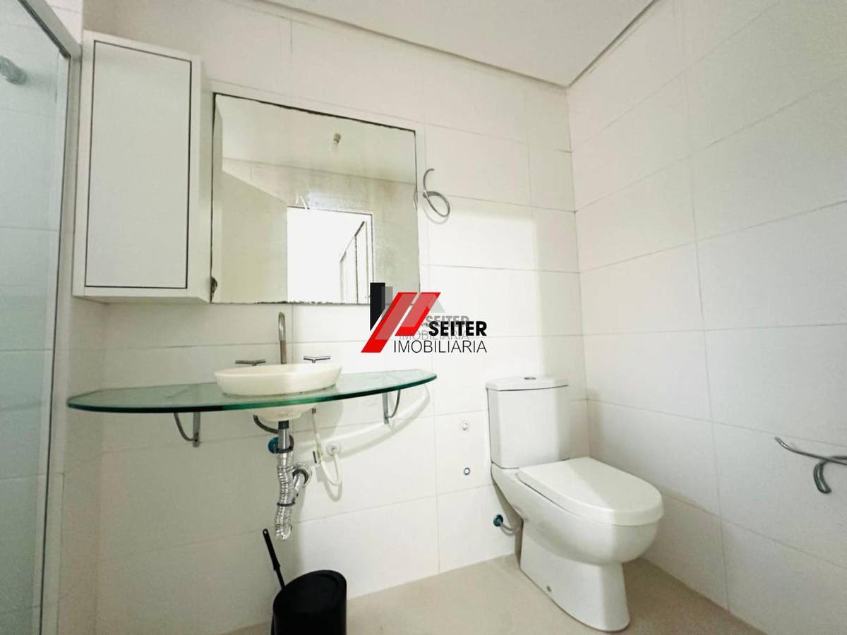 Apartamento de 4 dormitorios com suite para alugar Tom Jobim Itacorubi