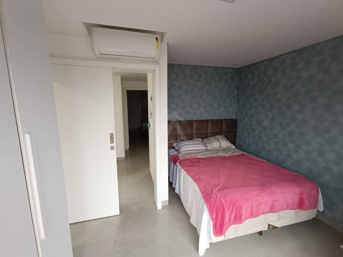 Sobrado quadra mar, com 3 quartos sendo 1 suite, cambijú