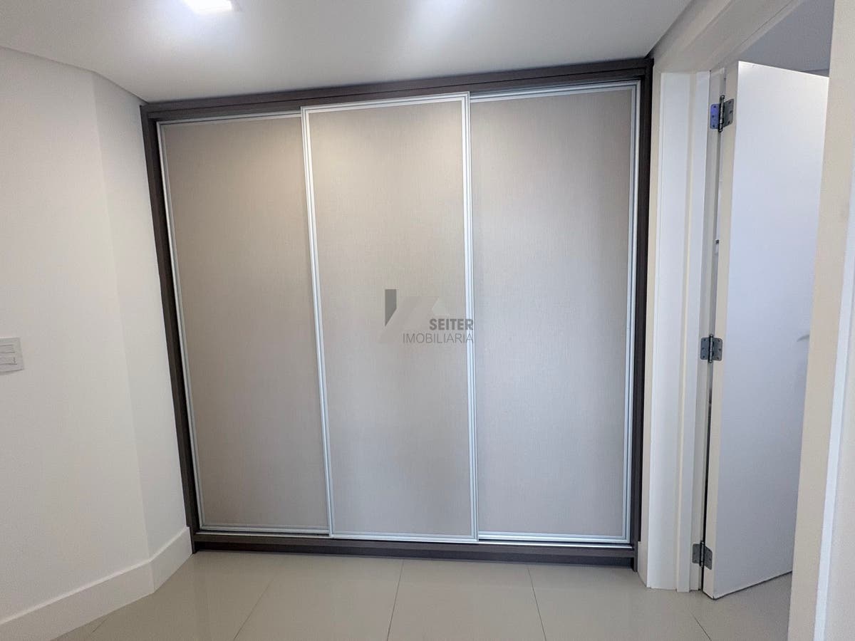 Apartamento 3 domitorios suite venda Florianopolis Agronomica