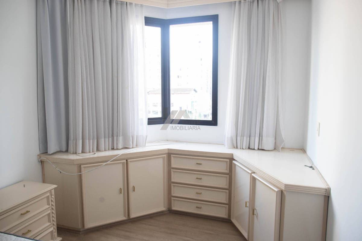 Apartamento com 3 quartos, Centro - Florianópolis