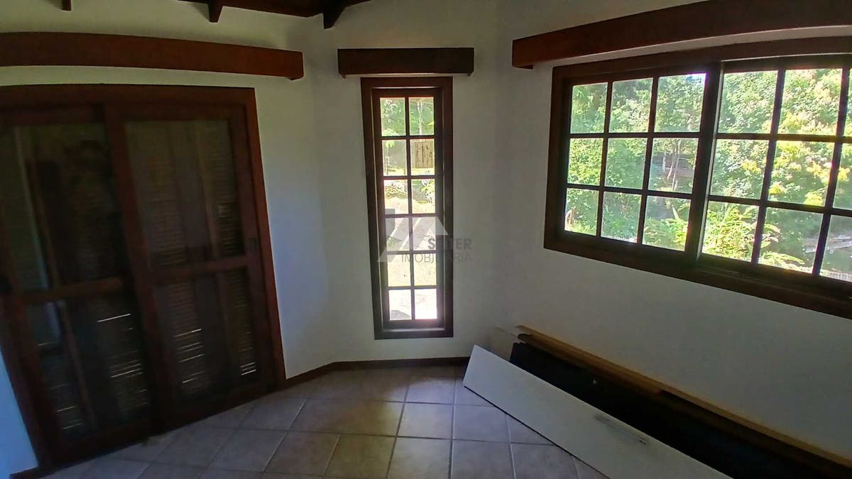 Casa a venda de 4 suites terreno grande Santo Antonio de Lisboa Florianopolis