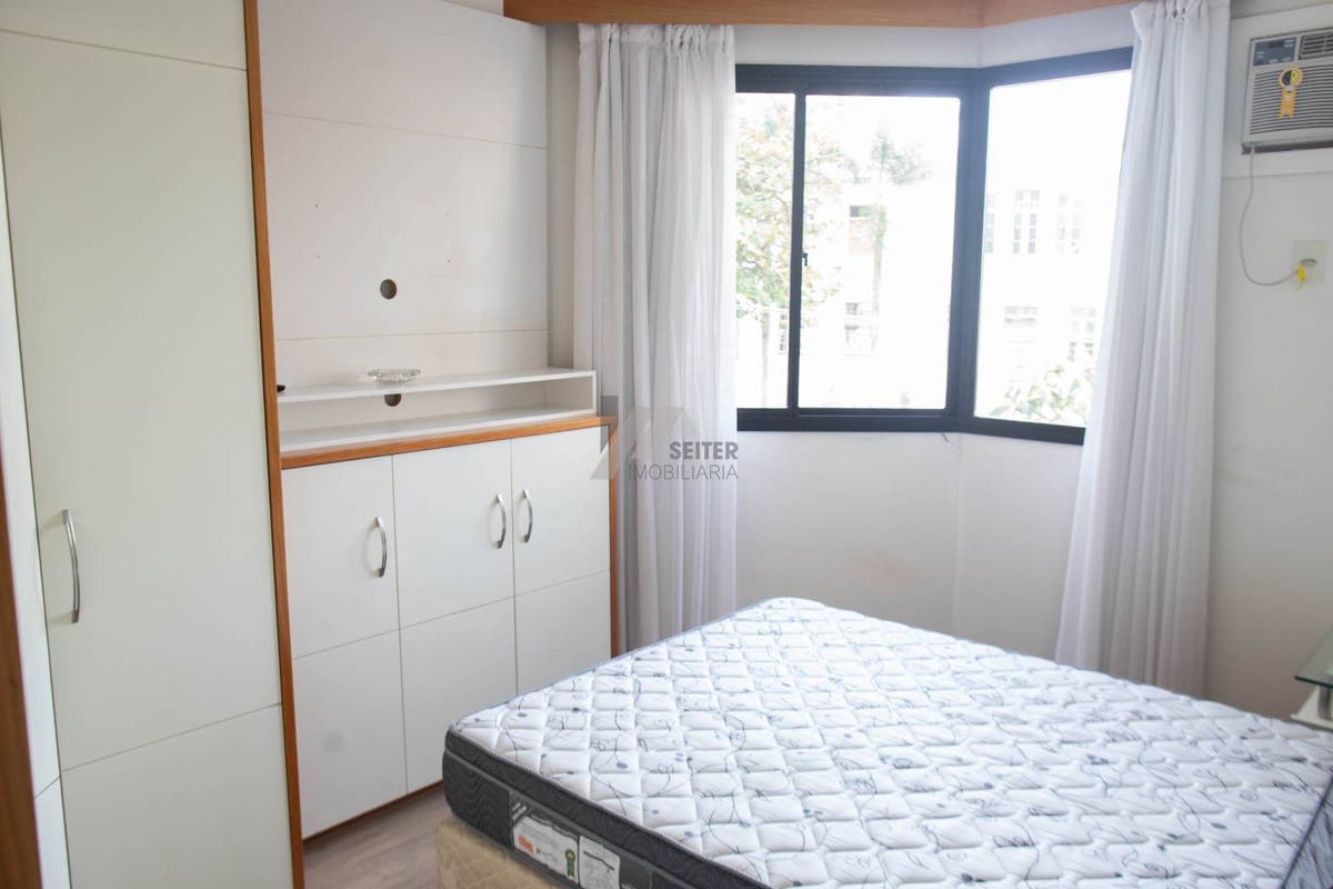 Apartamento com 3 quartos, Centro - Florianópolis