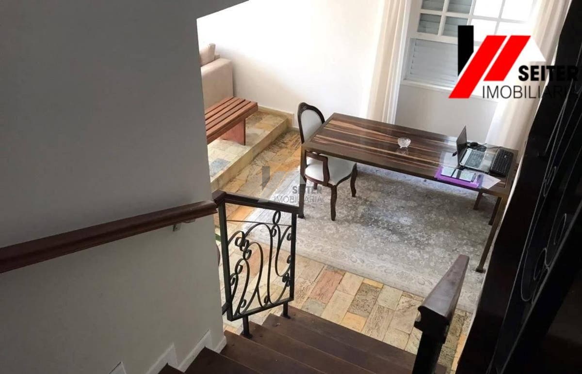 Casa a venda de 4 dormitórios no Centro de Florianópolis
