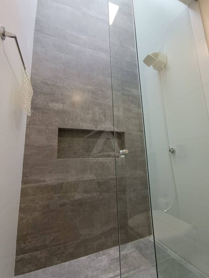 Sobrado quadra mar, com 3 quartos sendo 1 suite, cambijú