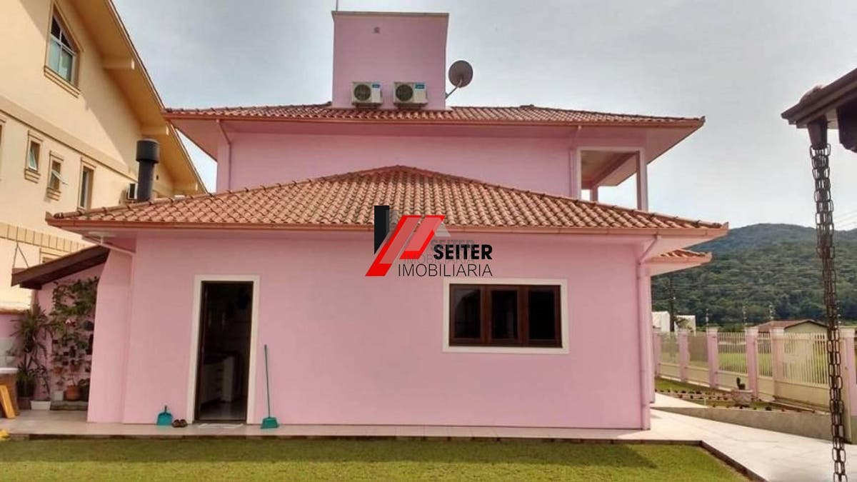 Casa a venda com 3 dormitórios em Santo amaro da imperatriz