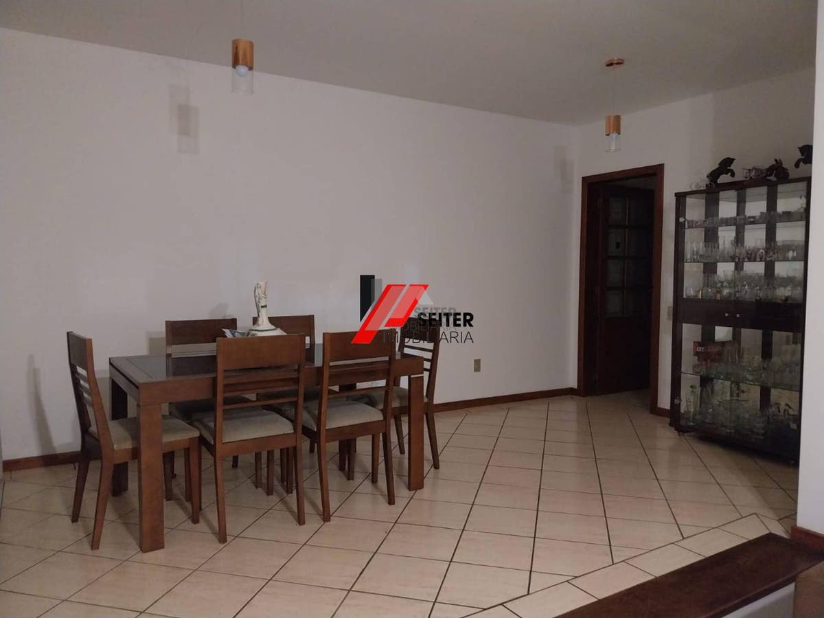 Casa com 4 dormitórios sendo 2 suíte à venda no bairro Pantanal