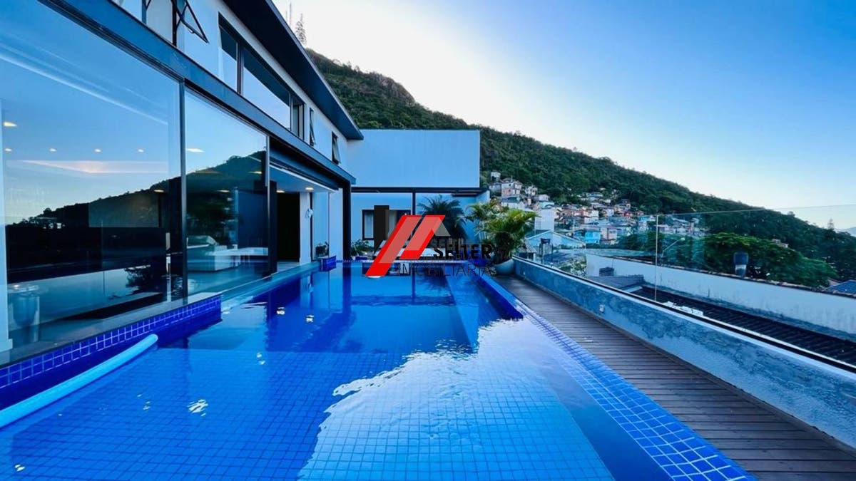 Casa com 4 quartos a venda, 285,77 de área construída Trindade