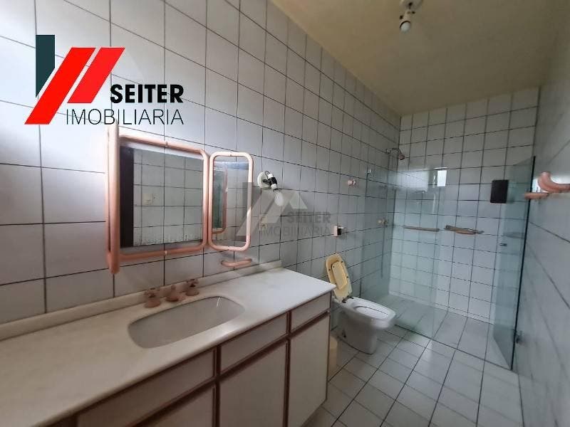 Casa para locação com 5 dormitórios bairro Coqueiros florianópolis