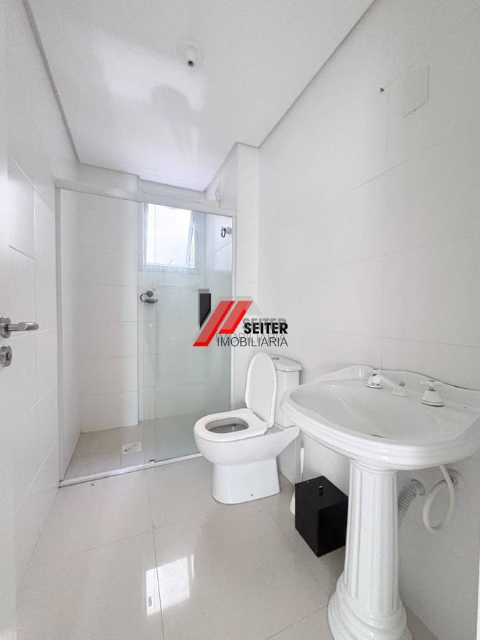 Apartamento de 4 dormitorios com suite para alugar Tom Jobim Itacorubi