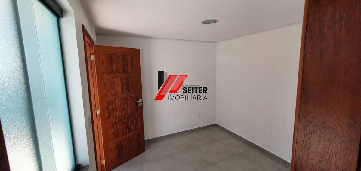 Sobrado 4 dormitorios possui suite com closet e edicula para venda
