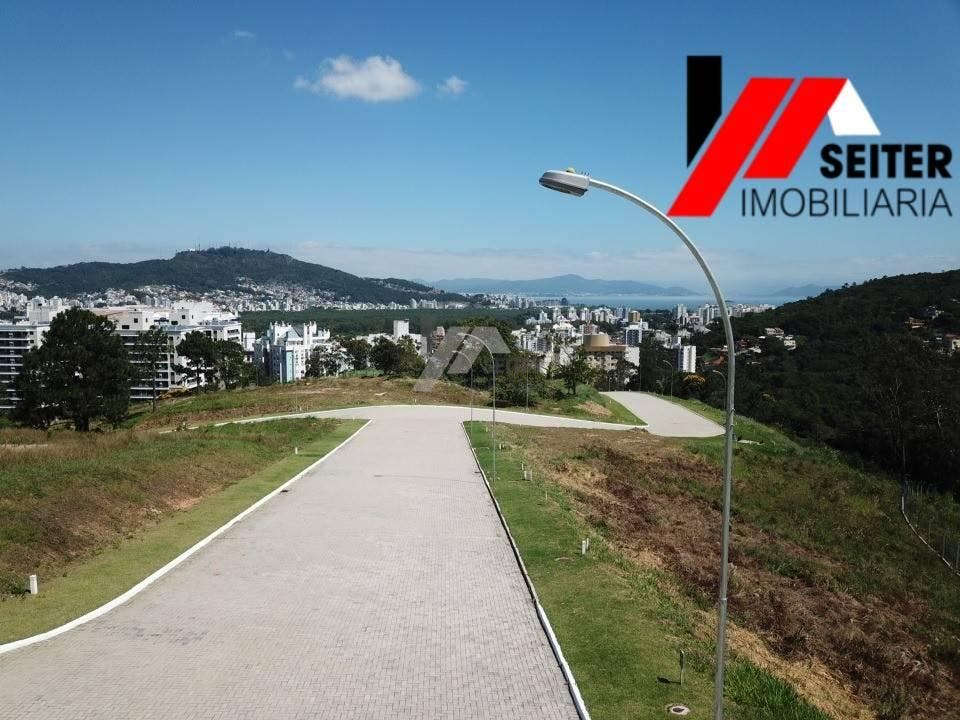 Terreno a venda no bairro Itacorubi em localização previlegiada