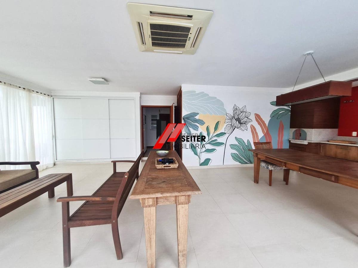 Casa mobiliada à venda em condomínio fechado no Bairro Monte Verde em Florianópolis com 4 quartos sendo 3 suítes