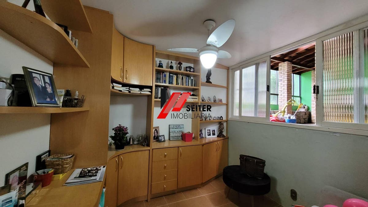 Casa com 4 quatro quartos para locação trindade florianópolis