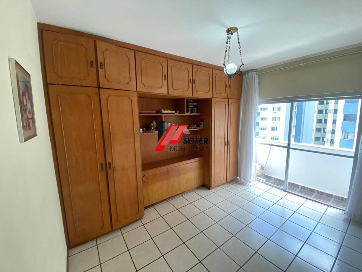 Apartamento com 3 dormitórios à venda no centro de Florianópolis