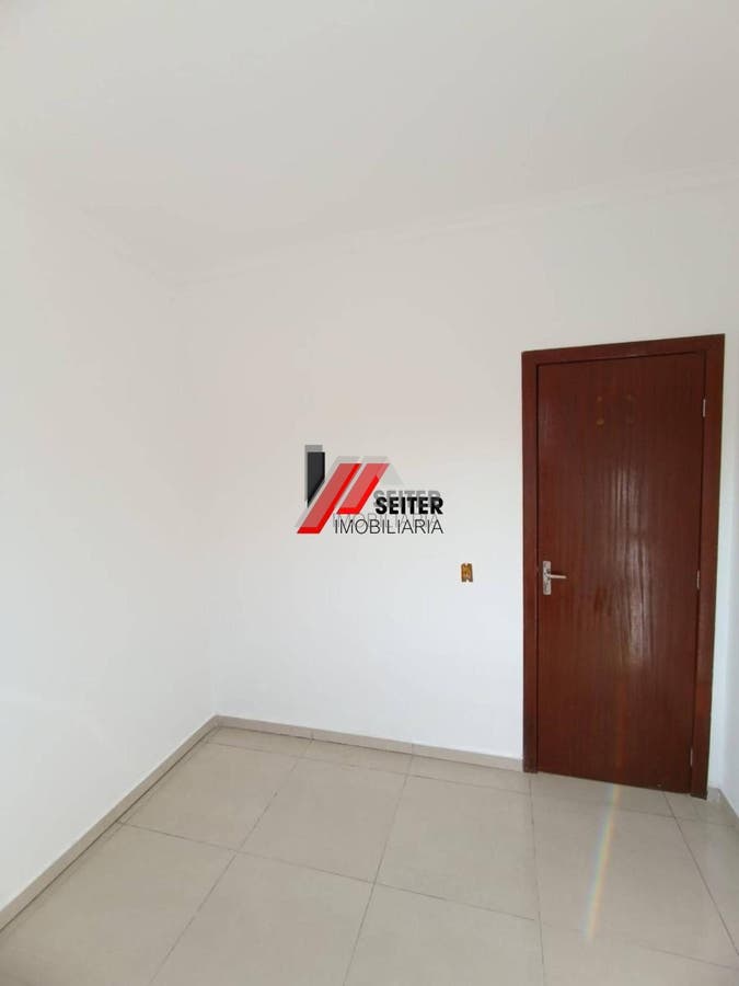 Apartamento térreo de 2 dormitórios à venda na praia do Campeche em Florianópolis