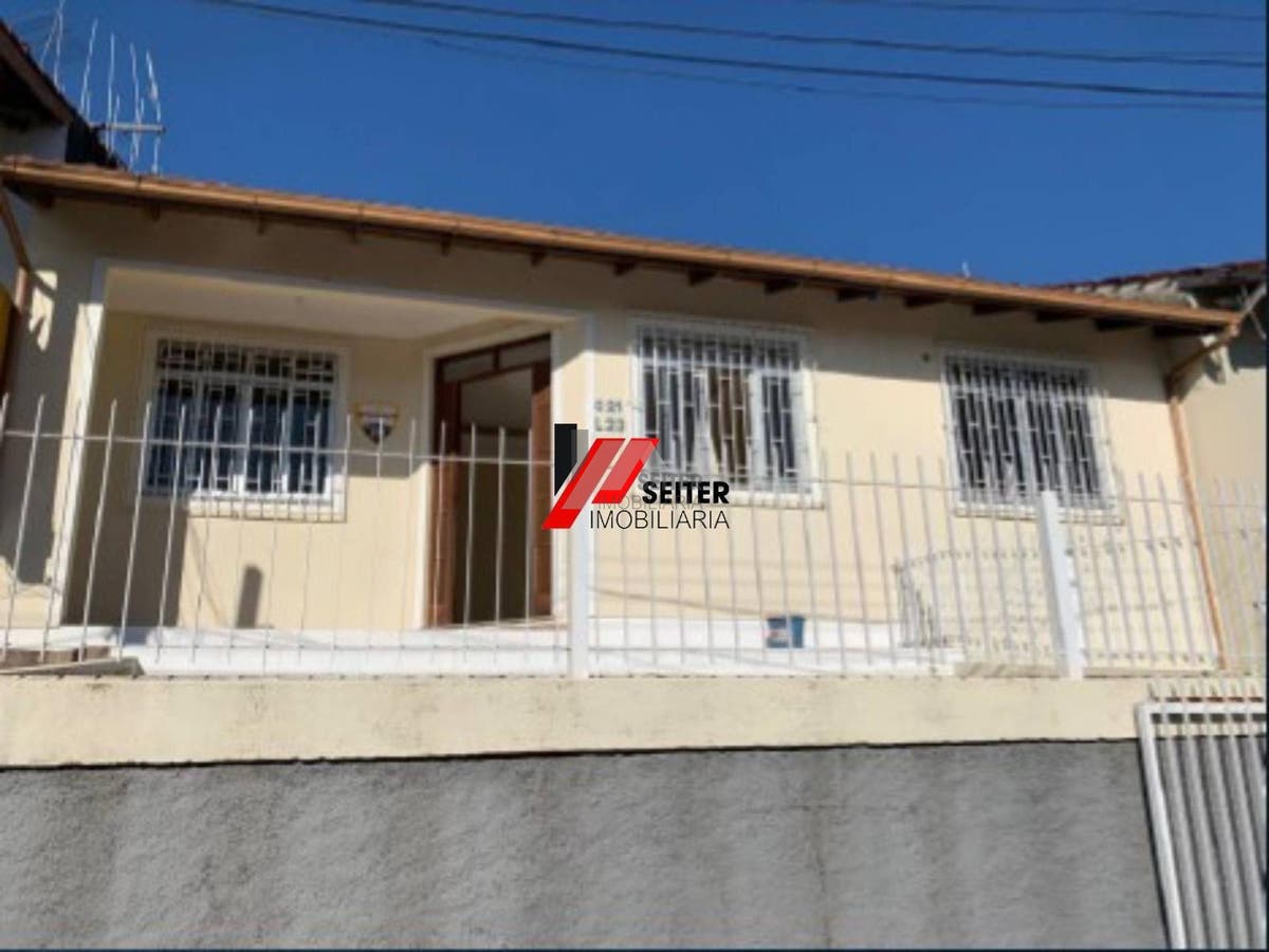 Casa com 3 Quartos Suíte e Edícula à Venda em Terreno de 200m2