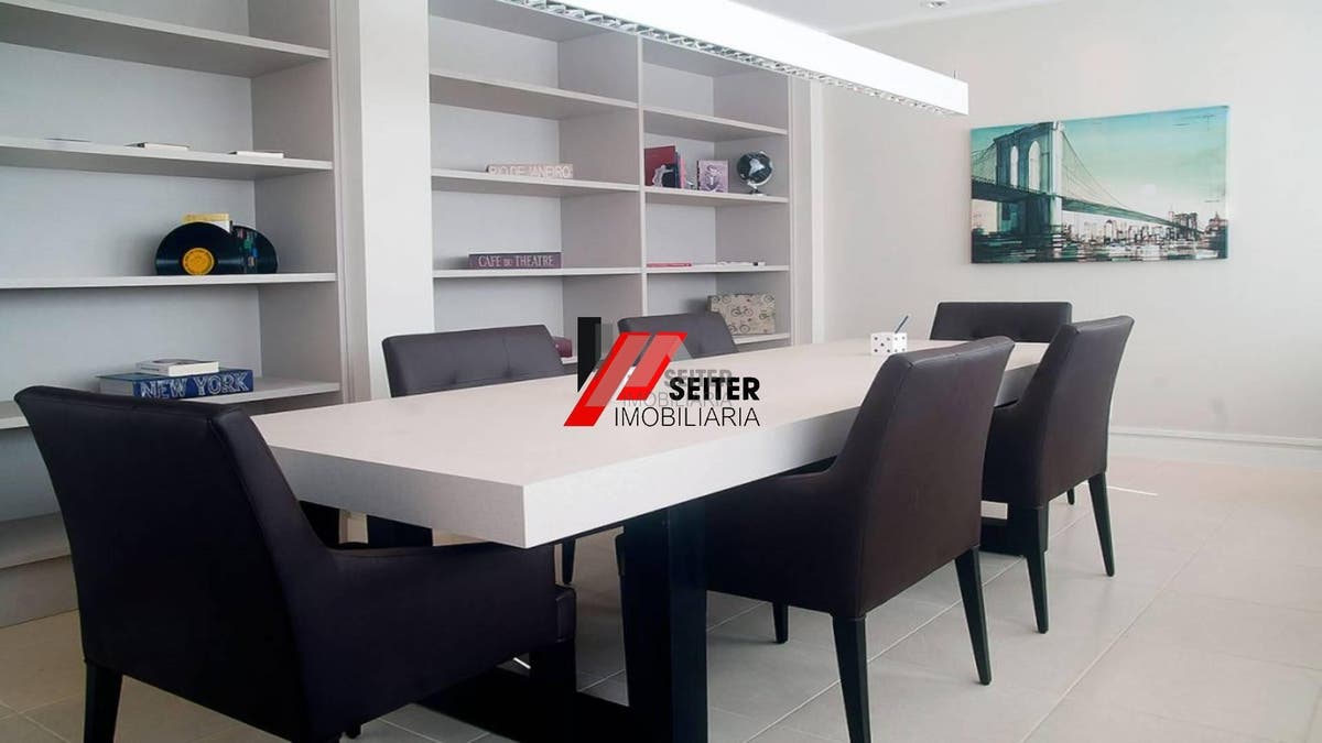 Apartamento de 2 Domitorios com Suite a Venda em Florianopolis