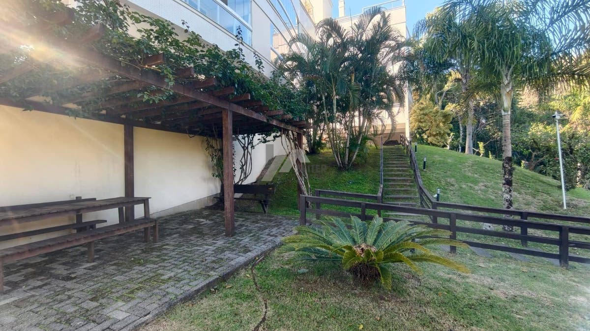 Cobertura 3 suites a venda Itacorubi Florianópolis Zena Becker