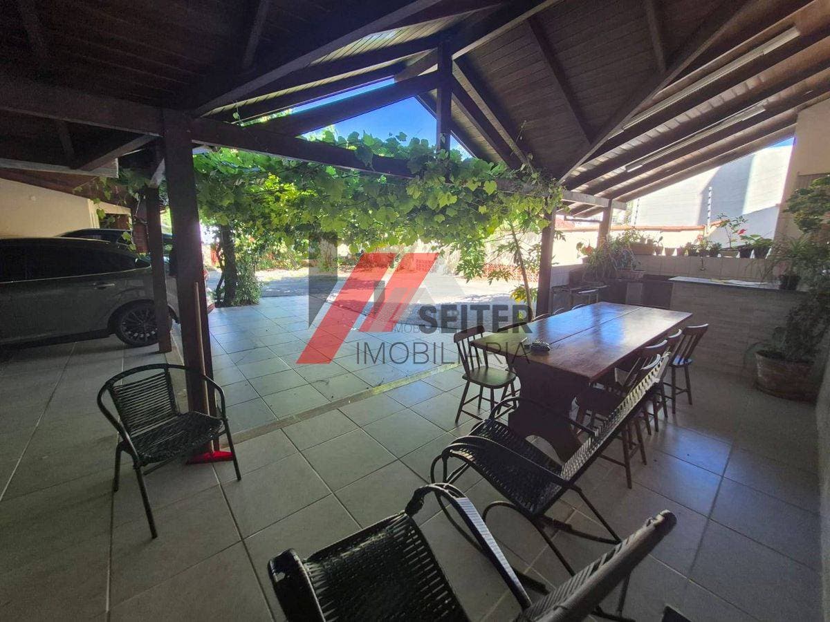 Casa a venda na Trindade com 5 dormitórios Florianópolis