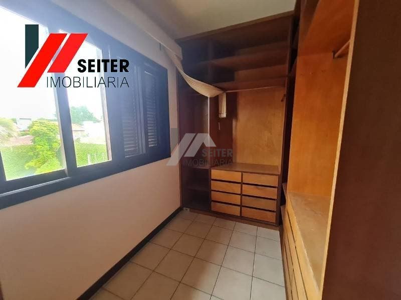 Casa para locação com 5 dormitórios bairro Coqueiros florianópolis