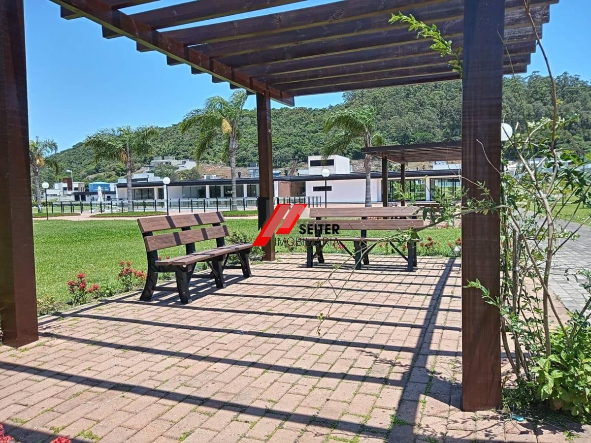 Terreno à venda em condomínio fechado no bairro Ingleses em Florianópolis