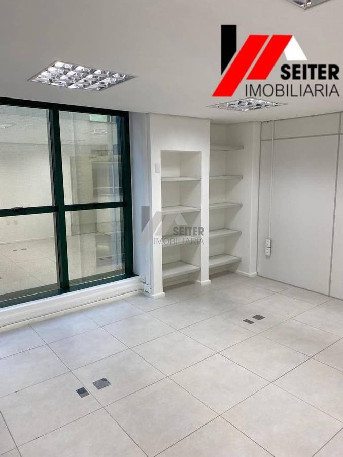 Conjunto comercial a venda no centro de Florianópolis