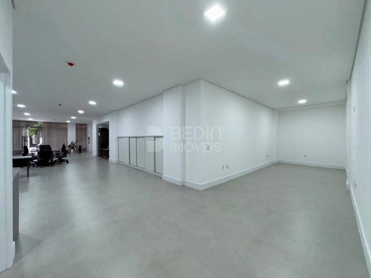 Sala Comercial de 145m² no bairro Centro, em Balneário Camboriú | Eu Corretor