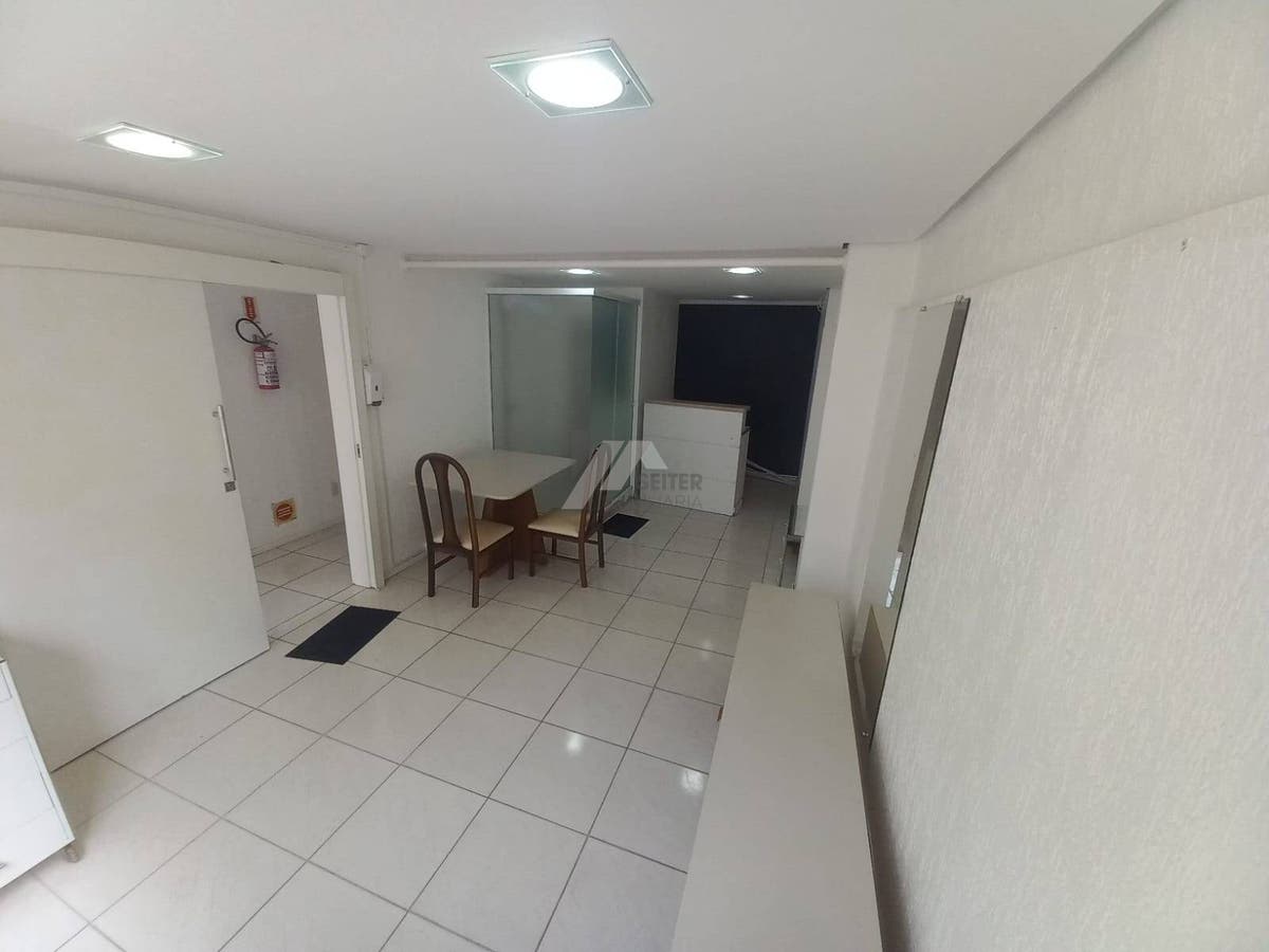 Sala comercial centro - Lacerda Coutinho Fpolis