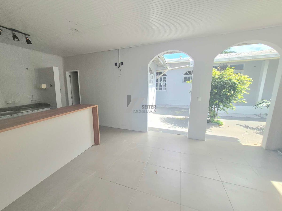 Casa de 4 quartos para alugar no Santa Monica Florianopolis