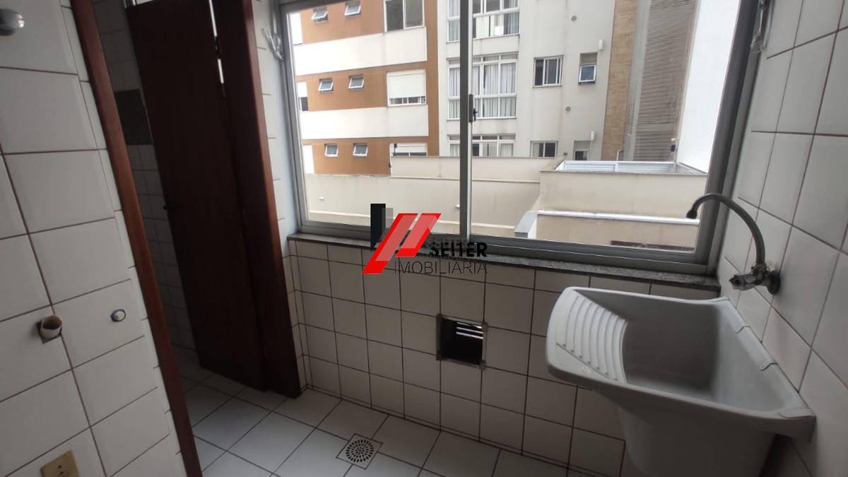 Apartamento 2 suites para aluguel no centro proximo Hercilio Luz