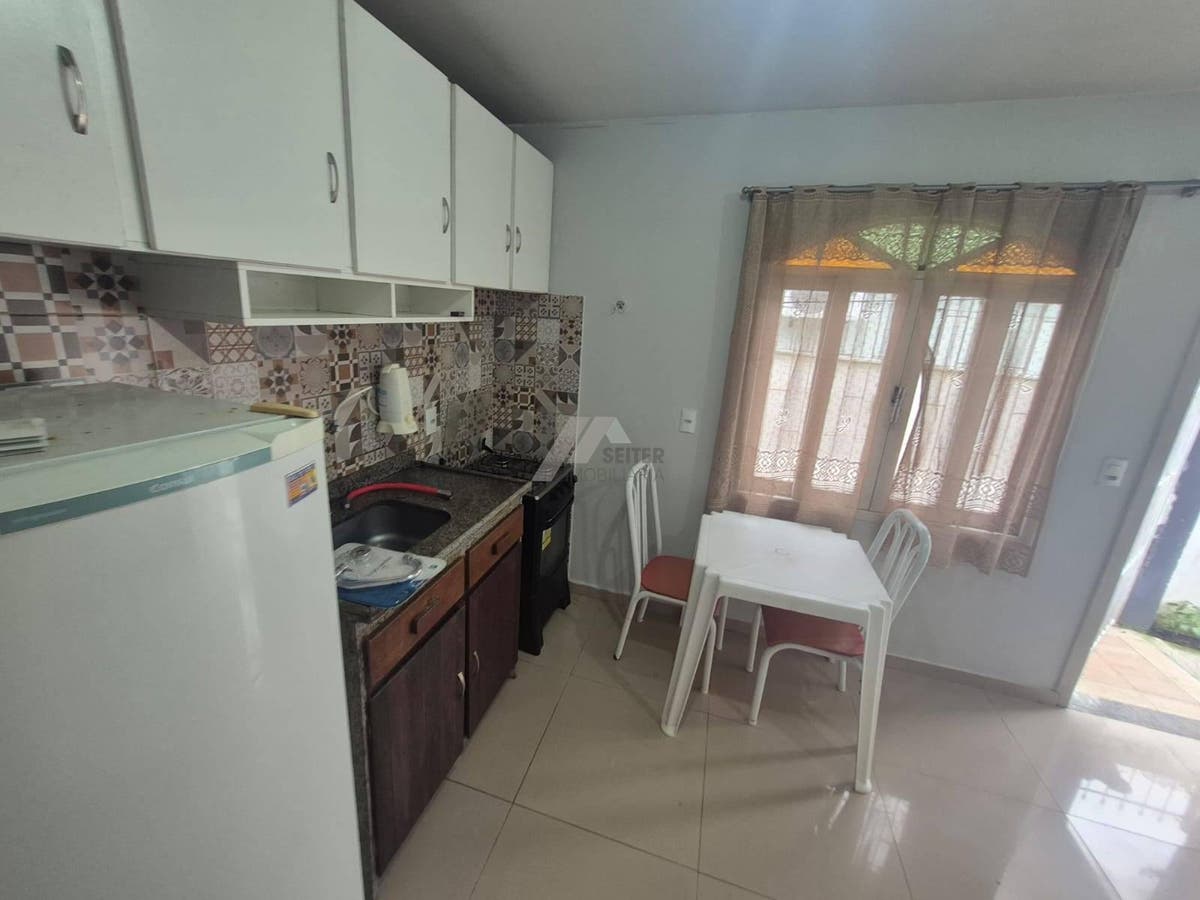 Ktinet com 1 quarto para alugar na trindade