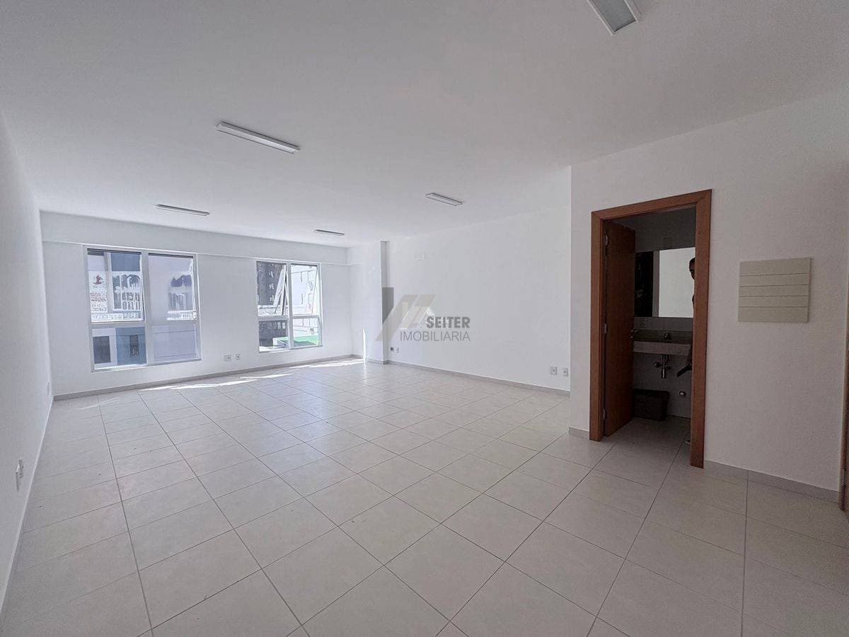 Aluga sala comercial Florianopolis Itacorubi com 42 m2 de área
