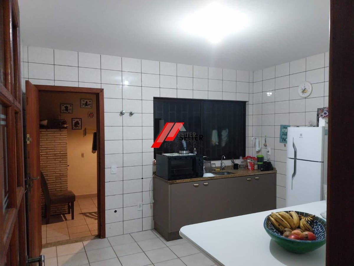 Casa com 4 dormitórios sendo 2 suíte à venda no bairro Pantanal