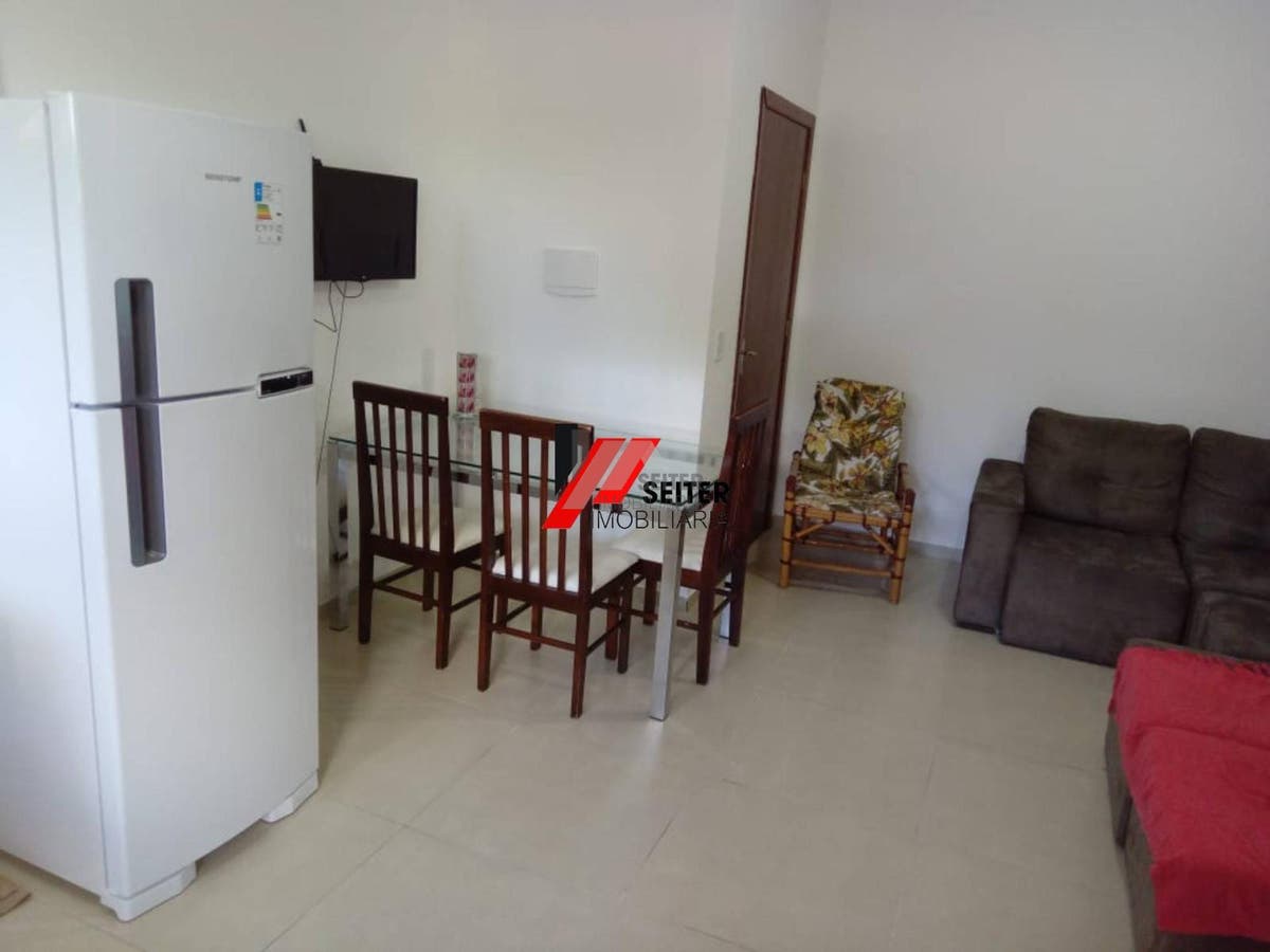 Apartamento térreo de 2 dormitórios à venda na praia do Campeche em Florianópolis
