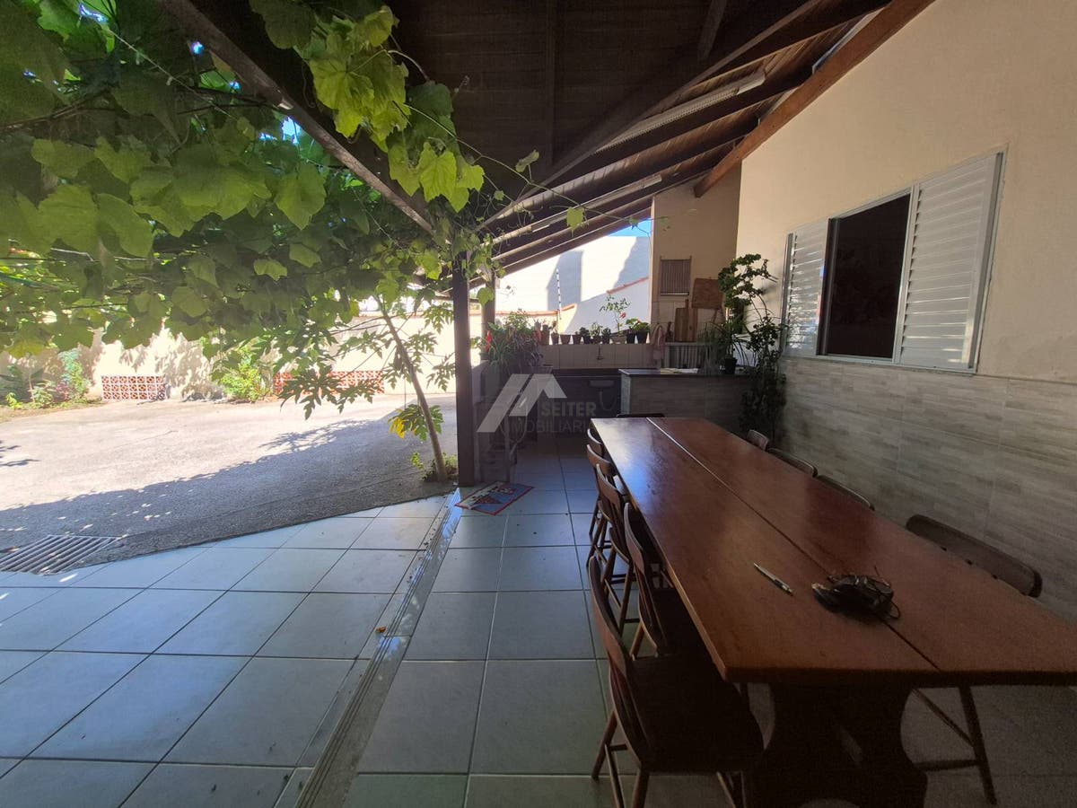 Casa a venda na Trindade com 5 dormitórios Florianópolis