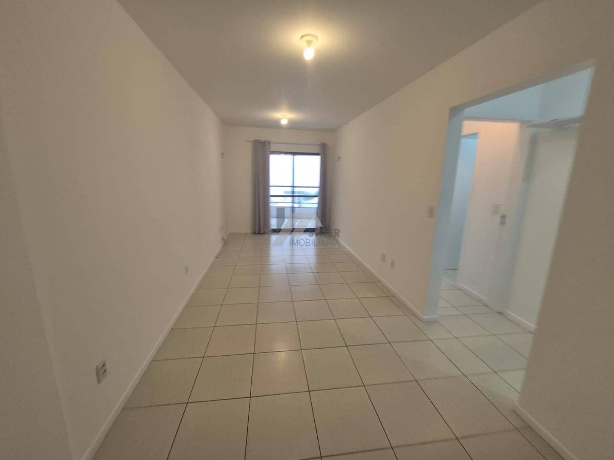 Apartamento Semi Mobiliado de 2 Dormitorios com Suite no Itacorubi