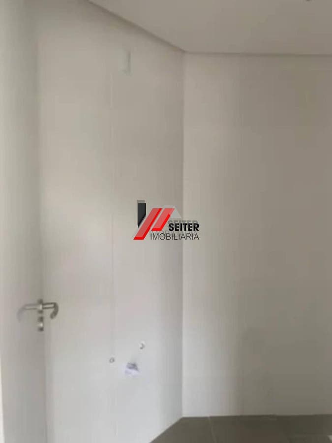 Apartamento de dois dormitórios com suite à venda na Carvoeira em Florianópolis