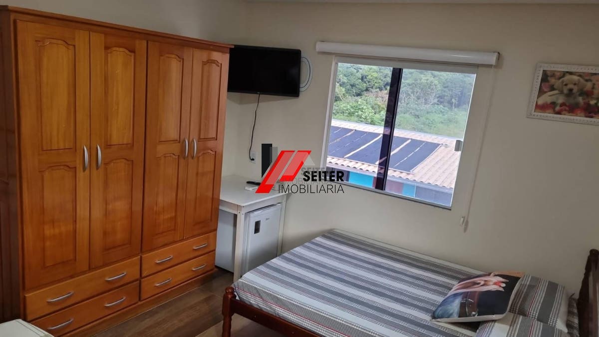 Sobrado 4 dormitorios possui suite com closet e edicula para venda