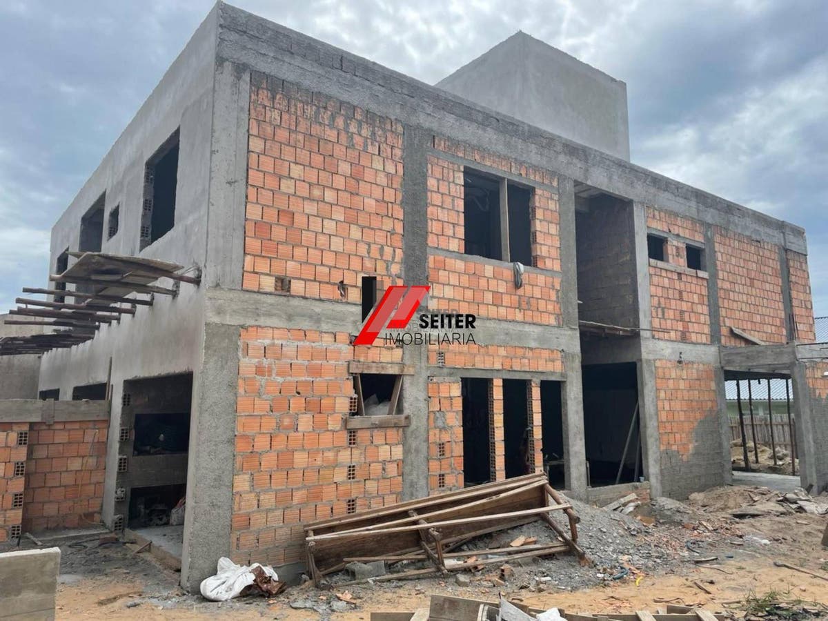 Casa Duplex com 3 quarto sendo 1 suíte à venda na praia dos Ingleses em Florianópolis
