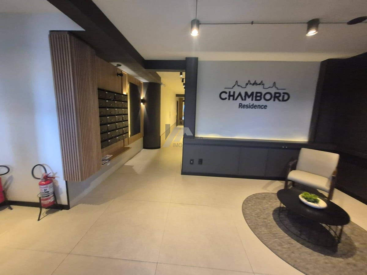 Apartamento Semi Mobiliado de 2 Dormitorios com Suite no Itacorubi