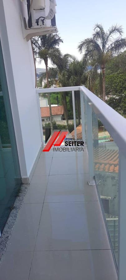 Casa a venda com 4 quartos sendo 4 suítes, 5 banheiros e 5 vagas de garagem, com area total de 279m²