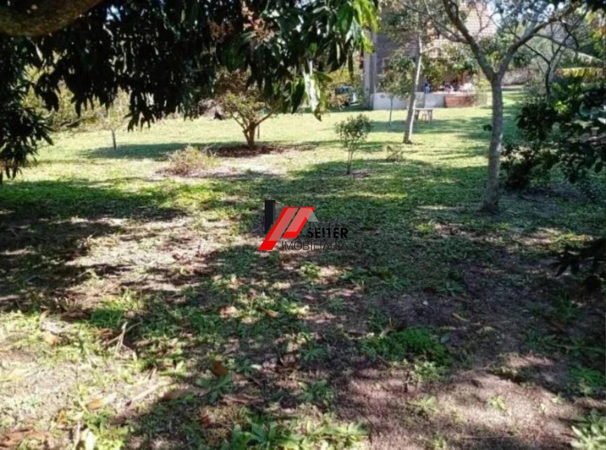 Casa à venda na praia do Santinho com terreno grande à500 metros do mar