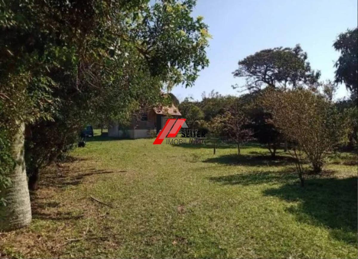 Casa à venda na praia do Santinho com terreno grande à500 metros do mar