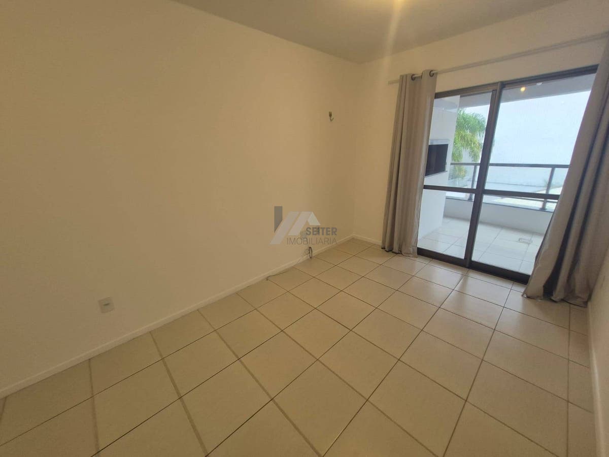 Apartamento Semi Mobiliado de 2 Dormitorios com Suite no Itacorubi