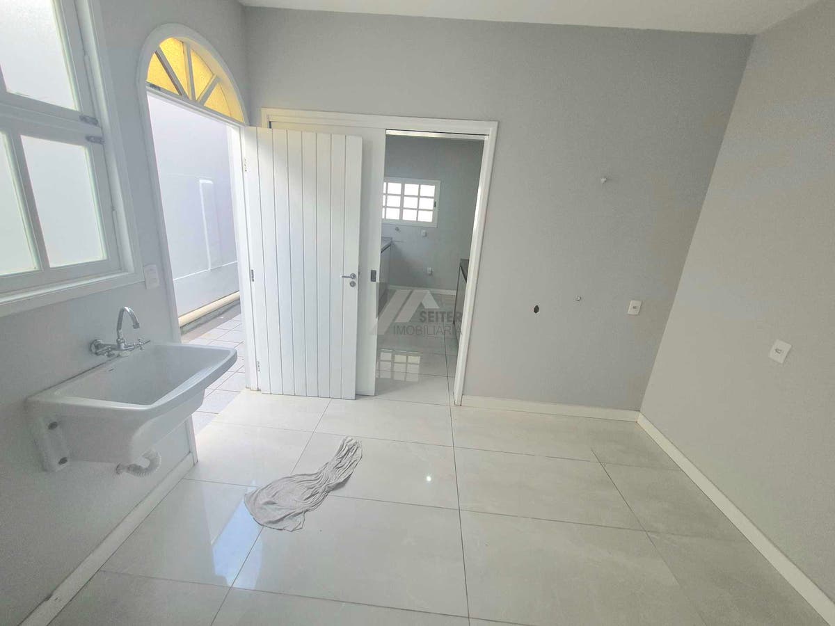Casa de 4 quartos para alugar no Santa Monica Florianopolis