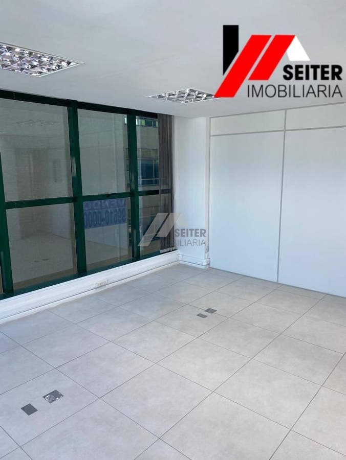 Conjunto comercial a venda no centro de Florianópolis