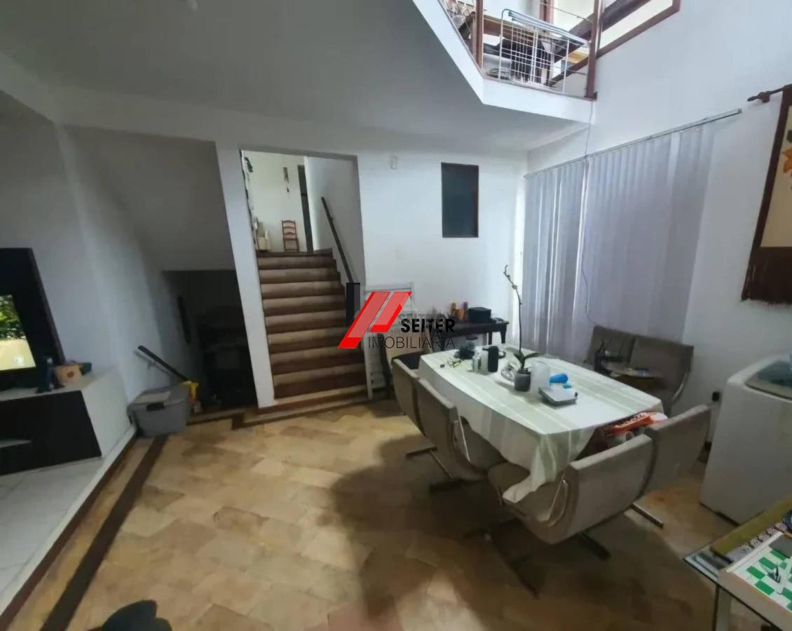 Casa à venda 350m² 6 dormitórios 2 suítes 3 vagas de garagem