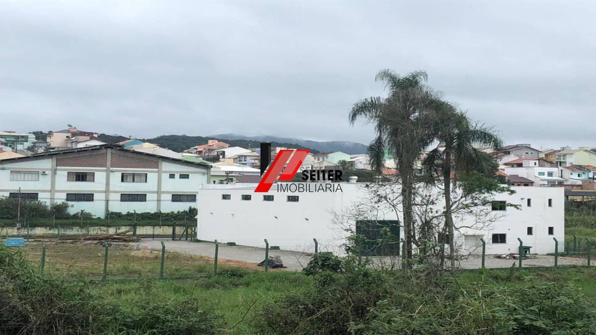 Galpão a venda no Centro Empresarial de Forquilhas